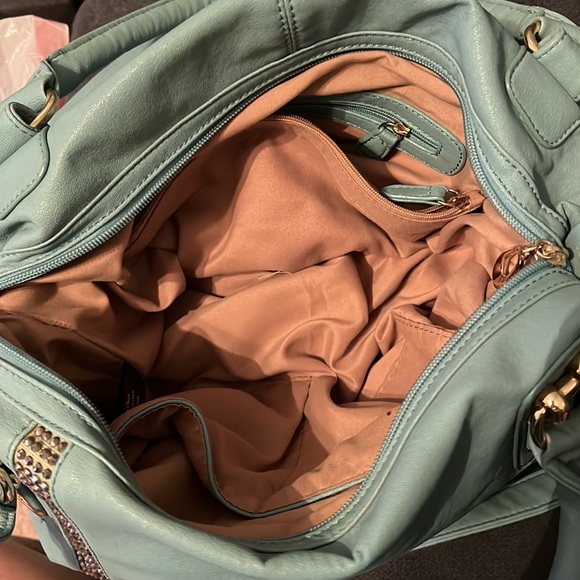 Large Purse! - Picture 4 of 4